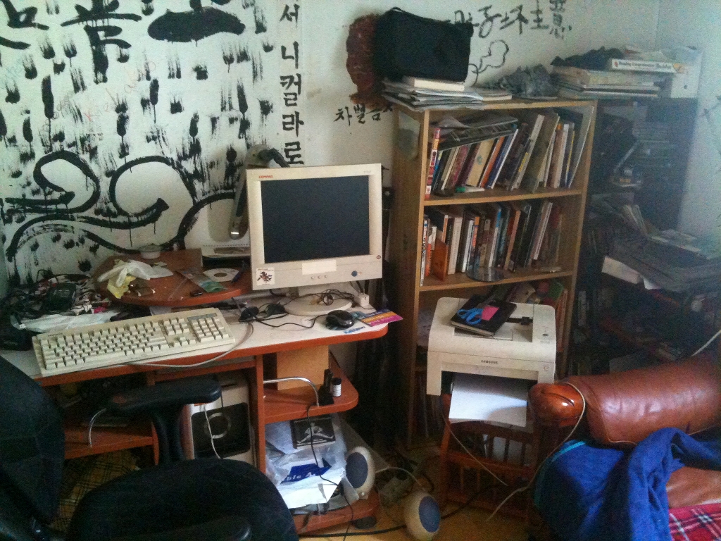 손님방_컴_책장.JPG